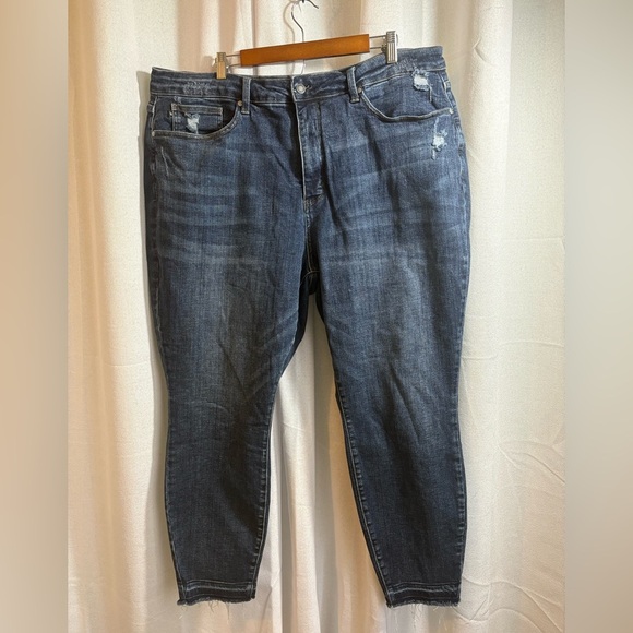Judy Blue Kirsten Skinny Fit Distressed Jeans Plus Size 24 Style JB88417 0322 - Picture 1 of 11